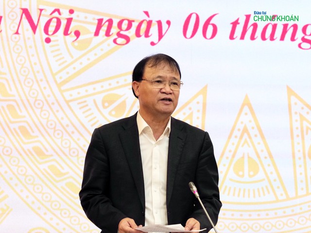 Thứ trưởng Bộ Công thương Đỗ Thắng Hải trình bày về biểu giá bán lẻ điện sinh hoạt mới tại Họp báo Kl993 ưu đãi thưởng hấp dẫn chiều 6/12 - Ảnh: M.Minh