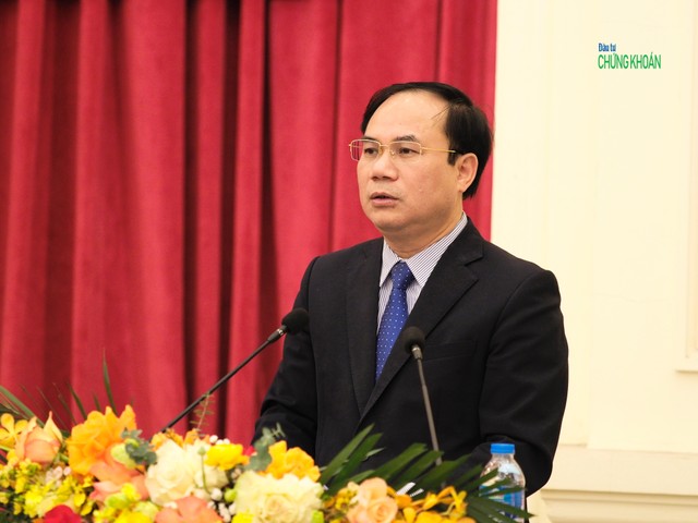 Thứ trưởng Kl99 nổ hũ Nguyễn Văn Sinh chủ trì họp báo - Ảnh: M.Minh