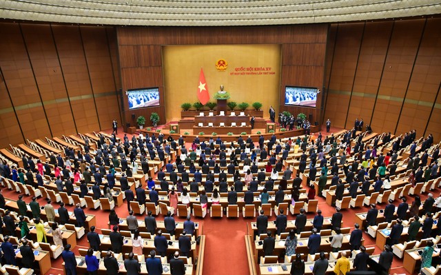 Quốc hội thảo luận về dự thảo Luật Đất đai (sửa đổi) tại hội trường sáng 15/1