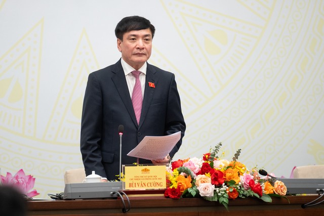 Tổng Thư ký Quốc hội, Chủ nhiệm Văn phòng Quốc hội Bùi Văn Cường chủ trì họp báo.
