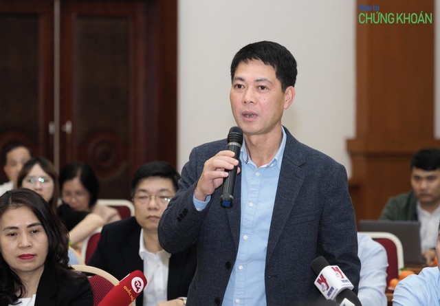 Ông Doãn Thanh Tuấn - Phó Cục trưởng Cục Quản lý, giám sát Kl99kl phiên bản hoạt động, Bộ Kl991.com nạp rút nhanh thông tin tại buổi họp báo chiều 19/1 (Ảnh: M.Minh)