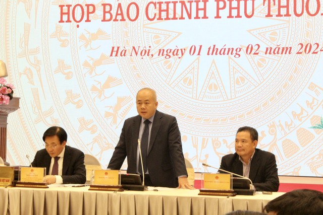 Thứ trưởng Bộ Kế hoạch và Kl99ok phiên bản mới Đỗ Thành Trung thông tin tại buổi họp báo