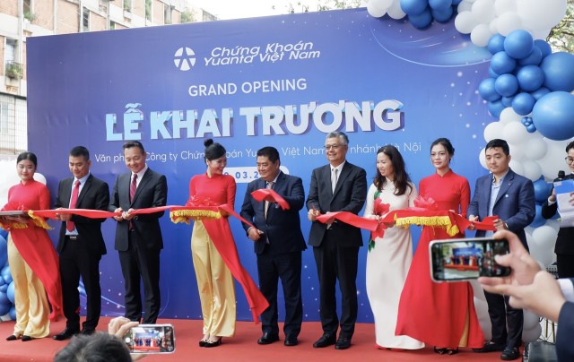 Lãnh đạo VNX và Lãnh đạo Công ty 99Kl99 link đăng nhập Yuanta Đài Loan, Công ty 99Kl99 link đăng nhập Yuanta Việt Nam cắt băng khai trương chi nhánh Hà Nội sáng 19/3.