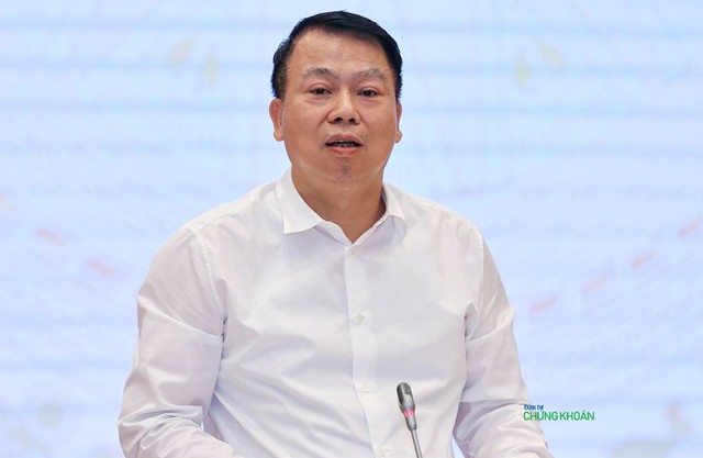 Thứ trưởng Nguyễn Đức Chi trả lời tại Họp báo Kl993 ưu đãi thưởng hấp dẫn chiều 1/6 (Ảnh: M.Minh)