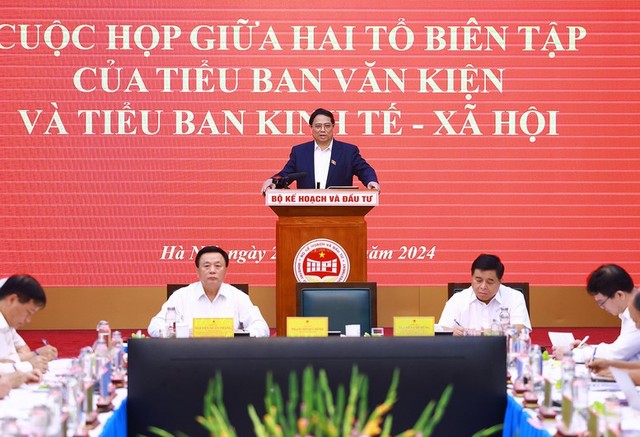 Thủ tướng dự cuộc làm việc giữa Thường trực Tổ Biên tập hai Tiểu ban Đại hội XIV của Đảng ảnh 1
