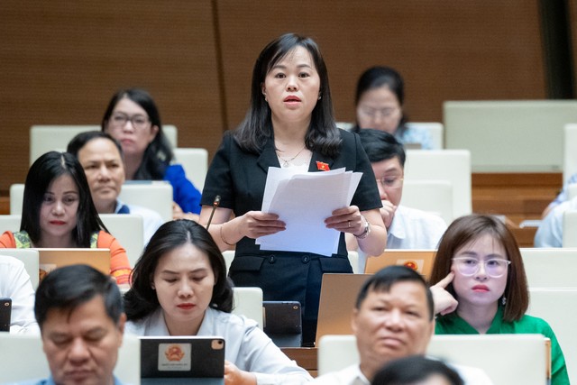 Đại biểu Khang Thị Mào (đoàn Yên Bái)