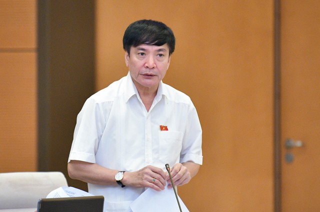 Tổng thư ký Quốc hội Bùi Văn Cường phát biểu tại buổi thảo luận.
