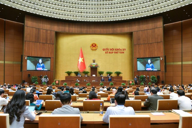 Quốc hội thảo luận tại hội trường sáng 21/11 về dự thảo Nghị quyết thí điểm "đất khác" cho nhà ở thương mại