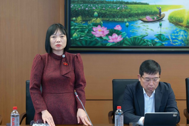 Đại biểu Nguyễn Thị Việt Nga phát biểu thảo luận