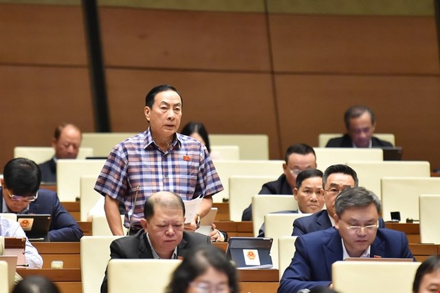 Đại biểu Phạm Văn Hoà (đoàn Đồng Tháp)