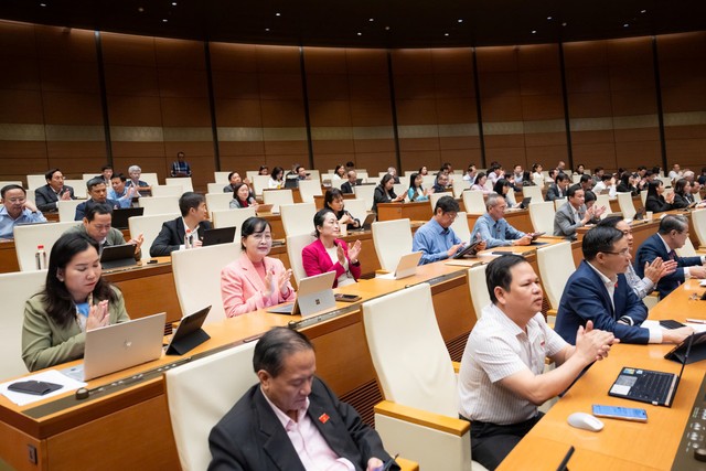 Quốc hội thông qua Luật Quản lý thuế (sáng 10/12)