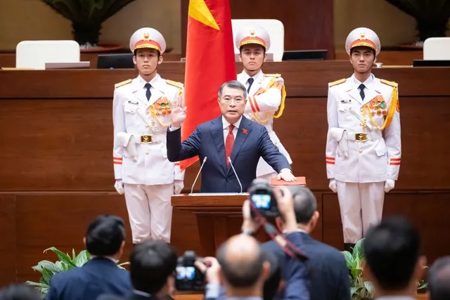Thủ tướng Kl993 ưu đãi thưởng hấp dẫn Lê Minh Hưng làm lễ tuyên thệ nhậm chức trước Quốc hội chiều 7/4 (Ảnh: Quốc hội)