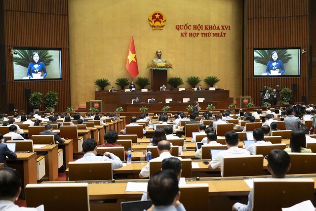 Phó Chủ tịch Quốc hội Nguyễn Thị Hồng điều hành phiên họp chiều 9/4