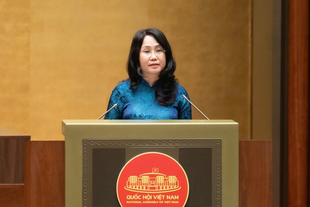 Bộ trưởng Bộ Văn hóa, Thể thao và Du lịch Lâm Thị Phương Thanh phát biểu giải trình ý kiến của các đại biểu tại Phiên thảo luận sáng 22/4