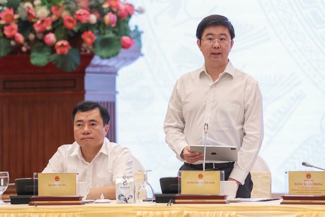 Thứ trưởng Bộ Khoa học và Công nghệ Bùi Hoàng Phương thông tin về triển khai sản phẩm công nghệ chiến lược Thứ trưởng Bộ Khoa học và Công nghệ Bùi Hoàng Phương thông tin về triển khai sản phẩm công nghệ chiến lược