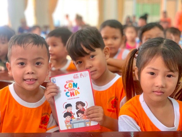 “Sinh Con, Sinh Cha” đã được Kl993 ưu đãi thưởng hấp dẫn và cộng đồng đánh giá cao nhờ những đóng góp tích cực cho sự phát triển toàn diện của trẻ em Việt Nam. “Sinh Con, Sinh Cha” đã được Kl993 ưu đãi thưởng hấp dẫn và cộng đồng đánh giá cao nhờ những đóng góp tích cực cho sự phát triển toàn diện của trẻ em Việt Nam.