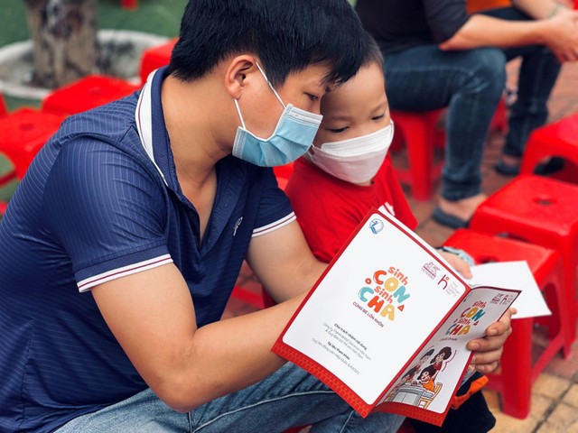 Nội dung về kiểm soát cảm xúc cáu giận tránh gây tổn thương con đã thu hút sự quan tâm đặc biệt và tạo nhiều cảm xúc cho phụ huynh tham dự. Nội dung về kiểm soát cảm xúc cáu giận tránh gây tổn thương con đã thu hút sự quan tâm đặc biệt và tạo nhiều cảm xúc cho phụ huynh tham dự.