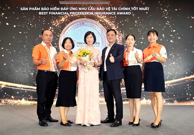 Đại diện và đội ngũ Kl992 VIP Trang Chủ 2026 Hanwha Life Việt Nam tại Lễ công bố