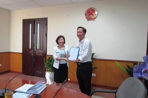 Thứ trưởng Bộ Công thương Hồ Thị Kim Thoa bị khiển trách ảnh 1