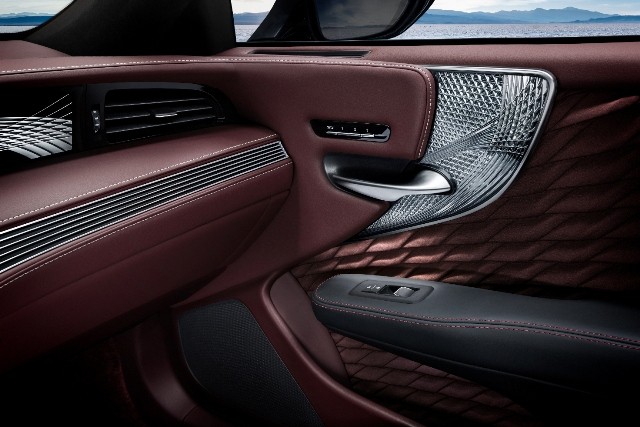 Lexus ra mắt dòng sedan cao cấp nhất tại Geneva Motor show  ảnh 5