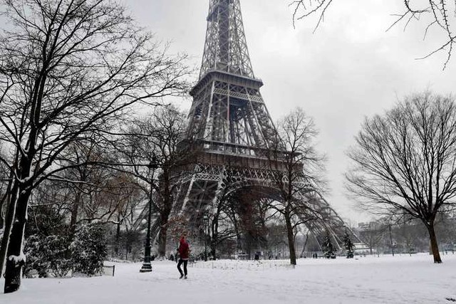 Thủ đô Paris biến thành thiên đường tuyết trắng ảnh 7