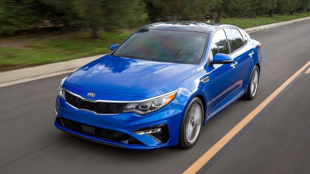 Kia Optima tăng trang bị tiêu chuẩn để đấu Toyota Camry ảnh 1