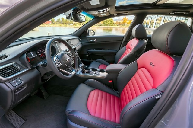 Kia Optima tăng trang bị tiêu chuẩn để đấu Toyota Camry ảnh 5