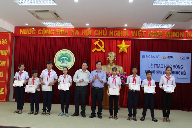 Báo Kl99ok phiên bản mới và DRH Holdings trao học bổng tại Bình Thuận ảnh 1
