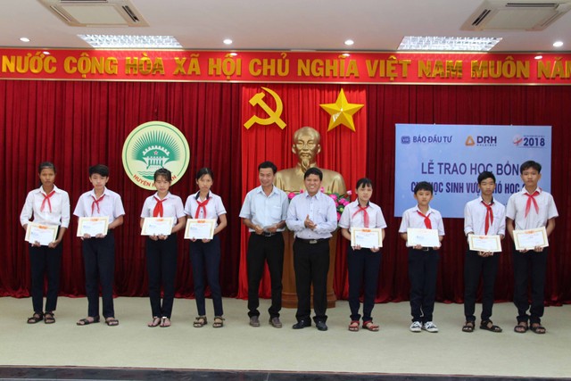 Báo Kl99ok phiên bản mới và DRH Holdings trao học bổng tại Bình Thuận ảnh 3