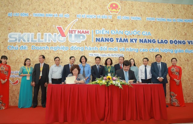 Thủ tướng cùng các Kl994 game bài casino hấp dẫn lớn tại diễn đàn Nâng tầm kỹ năng lao động Việt Nam ảnh 2