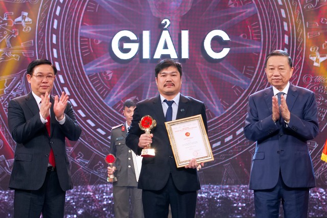 Báo Kl99ok phiên bản mới đạt Giải tập thể có thành tích xuất sắc và Giải C Giải Búa liềm vàng năm 2019 ảnh 5