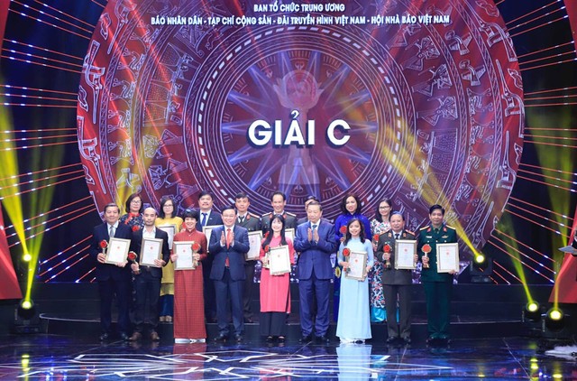 Báo Kl99ok phiên bản mới đạt Giải tập thể có thành tích xuất sắc và Giải C Giải Búa liềm vàng năm 2019 ảnh 6