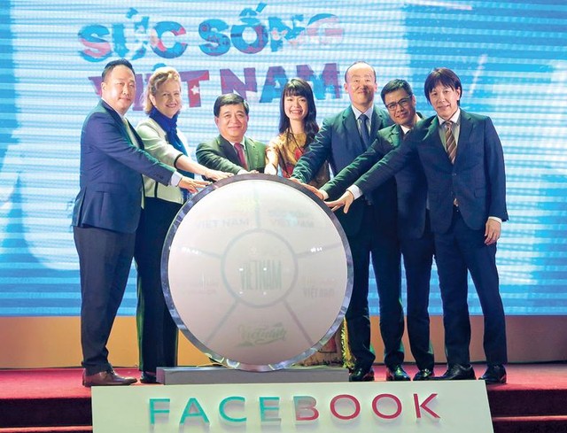 Bộ trưởng Nguyễn Chí Dũng cùng đại diện Facebook và khách mời khởi động Chương trình “Sức sống Việt Nam” do Bộ Kế hoạch và Kl99ok phiên bản mới cùng Facebook phát động nhằm thúc đẩy du lịch, đổi mới sáng tạo và hỗ trợ người dân Việt Nam trong và sau đại dịch.