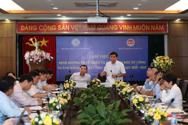 Bộ trưởng Nguyễn Chí Dũng và Bộ trưởng Chu Ngọc Anh đều thống nhất về vai trò của khoa học - công nghệ, đổi mới sáng tạo.