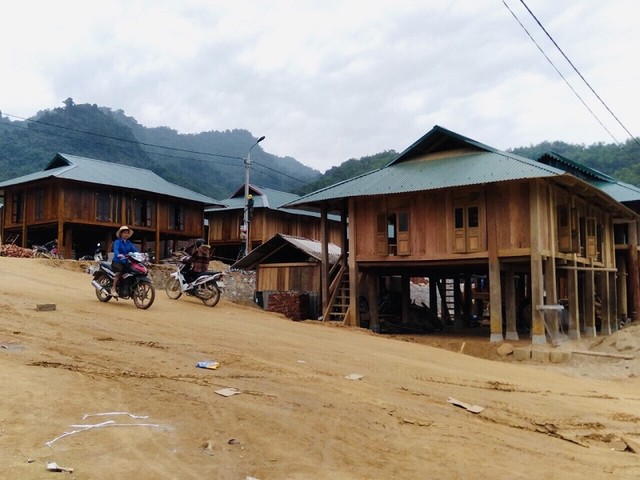 Quan Sơn là huyện miền núi cao biên giới nằm ở phía Tây Bắc của tỉnh Thanh Hoá, vùng đặc biệt khó khăn, dân số chủ yếu là người dân tộc Thái, Mường và Mông sinh sống
