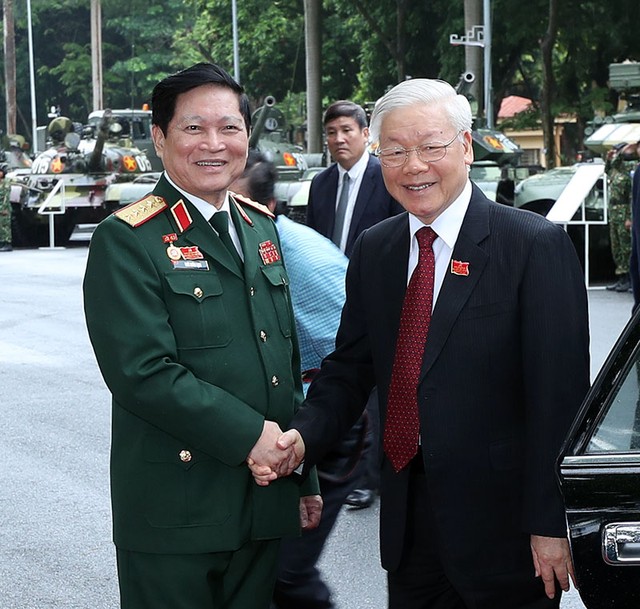 Tổng Bí thư, Chủ tịch nước Nguyễn Phú Trọng và Đại tướng Ngô Xuân Lịch, Bộ trưởng Bộ Quốc phòng tại Đại hội đại biểu Đảng bộ Quân đội lần thứ XI (Ảnh: Cổng TTĐT Bộ Quốc phòng)