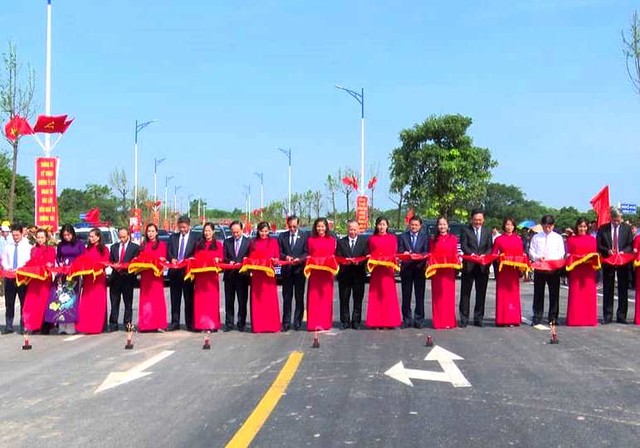 Các địa biểu cắt băng thông xe kỹ thuật tuyến đường Ỷ Lan, đoạn từ Dốc Lời đến ngã tư đường 181.