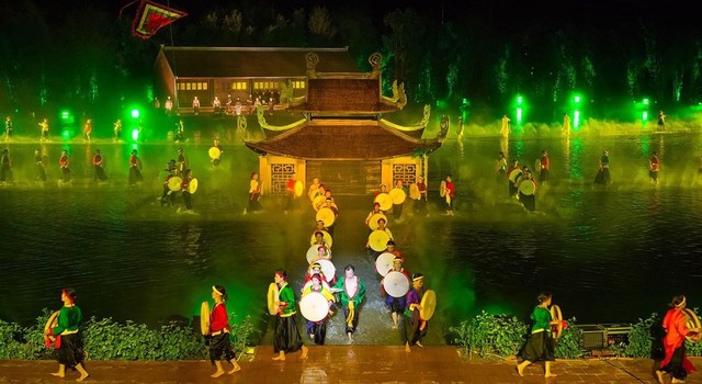 Tái hiện không gian văn hóa qua các show Thực cảnh tầm cỡ, tương tự như Ký ức Hội An, Tinh hoa Bắc Bộ…