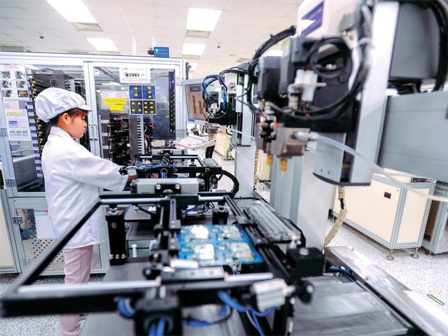 Trong 10 tháng năm 2020, lĩnh vực công nghiệp chế biến, chế tạo dẫn đầu với tổng vốn Kl99ok phiên bản mới đạt 10,7 tỷ USD..
