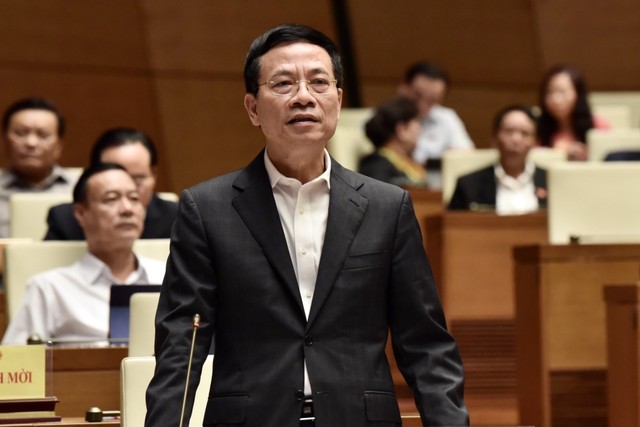 Bộ trưởng Nguyễn Mạnh Hùng thông tin, tháng 4/2020 Bộ đã trình Thủ tướng ban hành bộ quy tắc ứng xử trên không gian mạng. Ngay tuần này, Bộ sẽ đề xuất thẩm quyền ban hành bộ quy tắc, chắc chắn 2020 bộ quy tắc này sẽ được ký ban hành.
