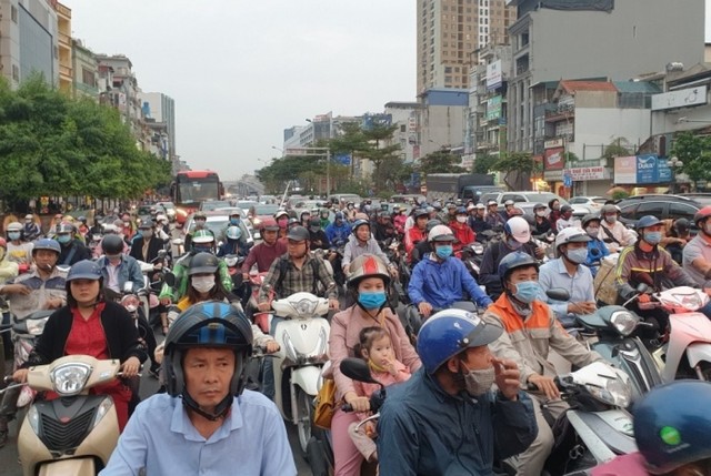 Thời điểm 17h chiều 11/11, tình trạng ùn tắc kéo dài tại khu vực Ngã Tư Sở.