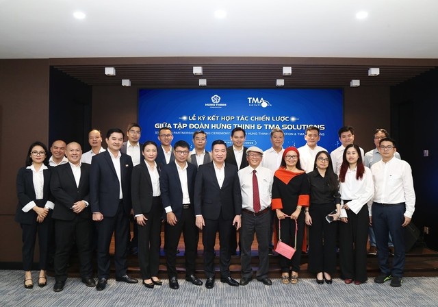 Đại diện 2 đơn vị cùng chụp hình lưu niệm ghi lại dấu ấn đáng nhớ của buổi lễ ký kết