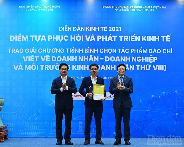 Giải A thuộc về tác giả Nguyễn Thành Công, Tạp chí Web Tổng Nhà Cái 99Kl99 Giải Trí Bậc Nhất Việt Nam với tác phẩm “Trương Gia Bình trong mắt người mở đường đưa internet vào Việt Nam”.