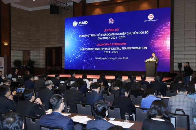 Quang cảnh lễ công bố chương trình