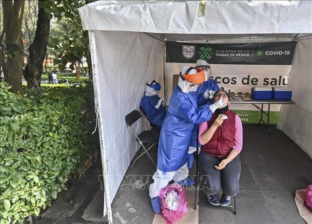 Một điểm xét nghiệm COVID-19 tại Mexico City, Mexico, ngày 6/11/2020. Ảnh: AFP/TTXVN