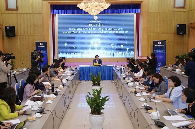 Toàn cảnh buổi họp báo.