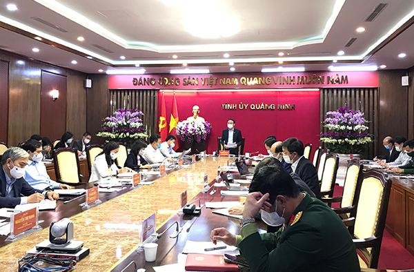 Ông Nguyễn Xuân Ký đã đặc biệt biểu dương những cống hiến, hy sinh không mệt mỏi của của các cán bộ, chiến sỹ lực lượng tuyến đầu chống dịch tại cuộc họp giao ban Ban thường vụ Tỉnh uỷ chiều ngày 08/2/2021. Ảnh: Thu Lê.