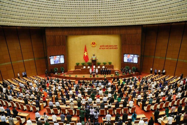 Tân Chủ tịch nước Nguyễn Xuân Phúc thực hiện nghi lễ tuyên thệ (Ảnh: Duy Linh)