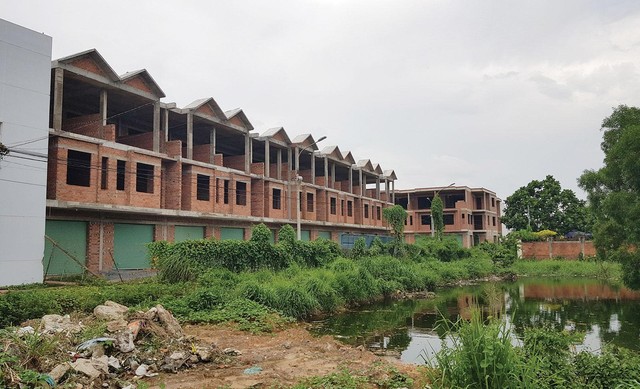 Nhiều dự án đã xây dựng xong phần thô, nhưng vẫn vắng người sinh sống