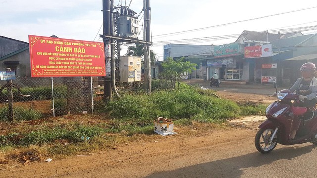 Một tấm biển cảnh báo mua bán đất trái phép ở TP. Bắc Giang. Ảnh: Dũng Minh